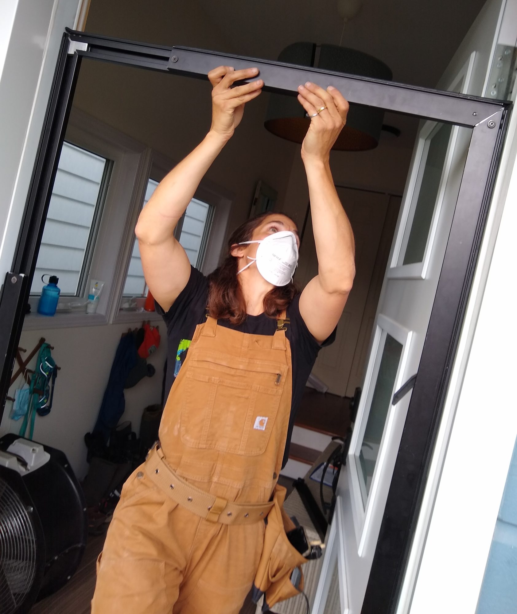 Person sizing component for a door frame